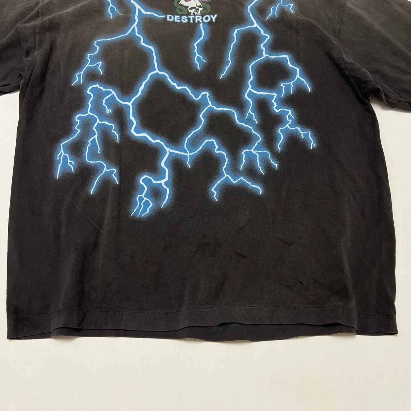 SAINT Mxxxxxx MEDUSA SS TEE/BLK Medusa Hydra retro sulfur-dyed short-sleeves, washed black S-XL, cylindrical fabric with no side seams, the open width is almost meaningless, Assute ready-to-wear dyeing, the whole piece faded, collar and cuffs frayed, many hangings, oversized printing position, genuine level restoration, customized joint main mark/wash mark/with little angel anti-counterfeiting